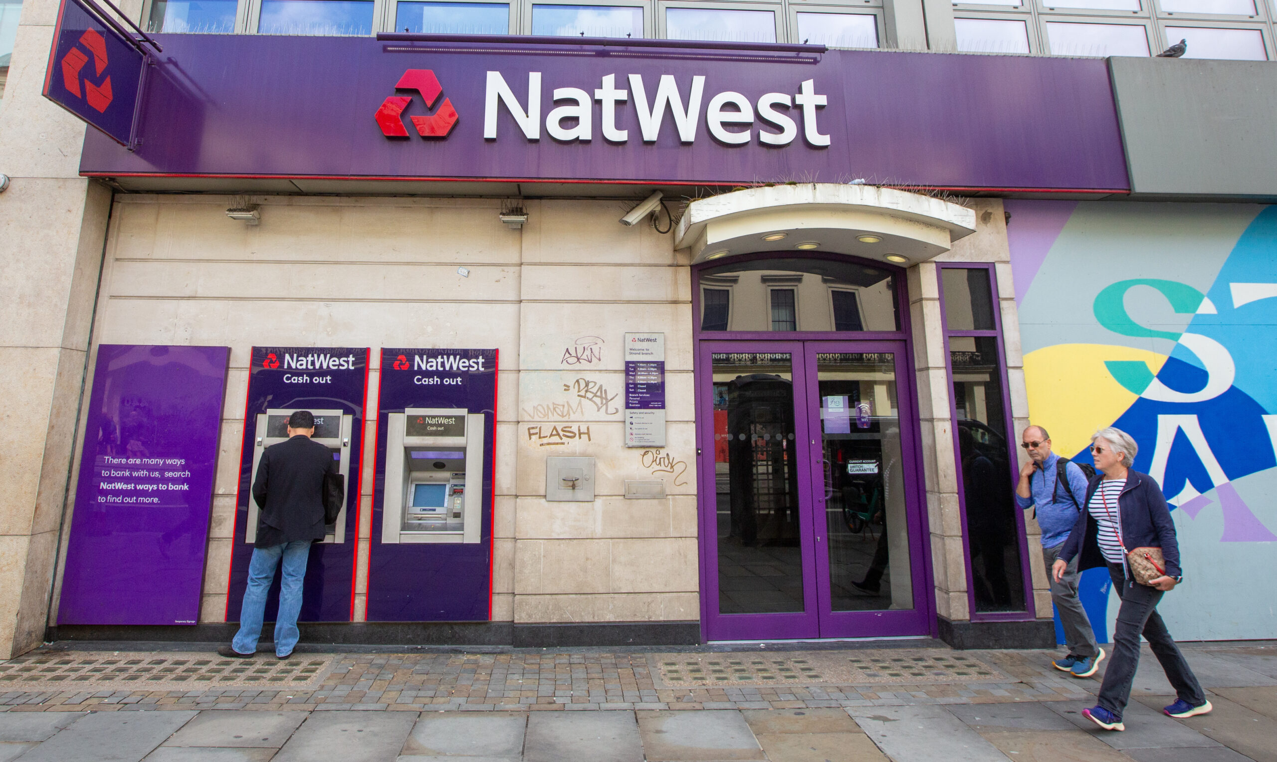 découvrez la carte natwest visa, une solution de paiement pratique et sécurisée, offrant des avantages exclusifs, des récompenses et une gestion facile de vos finances au quotidien.